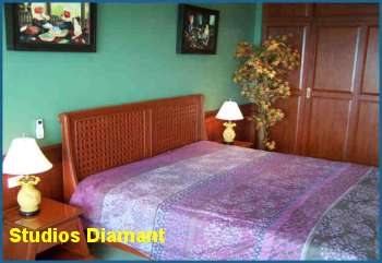 King-size bed. apartment rental in Pattaya Jomtien.