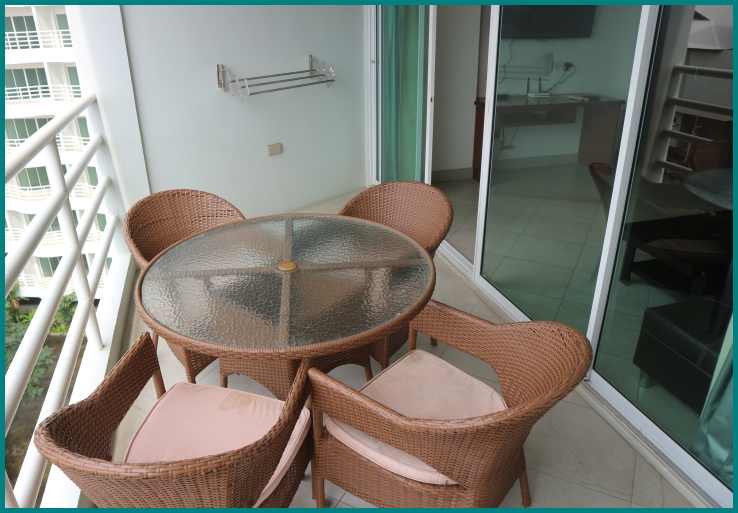 Dining area on terrace. apartment rental in Pattaya Jomtien.