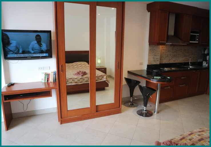 Large tv and DVD player apartment rental in Pattaya Jomtien.