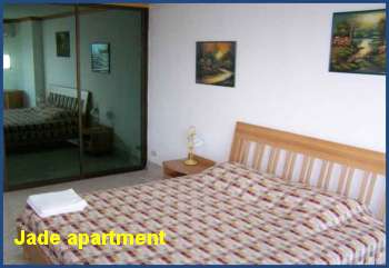 King-size bed twin studio for rent in Pattaya View Talay 2.