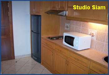 Fully equipped kitchen. apartment rental in Pattaya Jomtien.